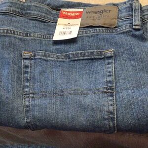 Wrangler Authentic Blue Jeans Men’s NWT